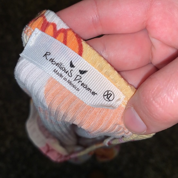 Rebellious Dreamer Floral Crop Top Size XL - Picture 3 of 3